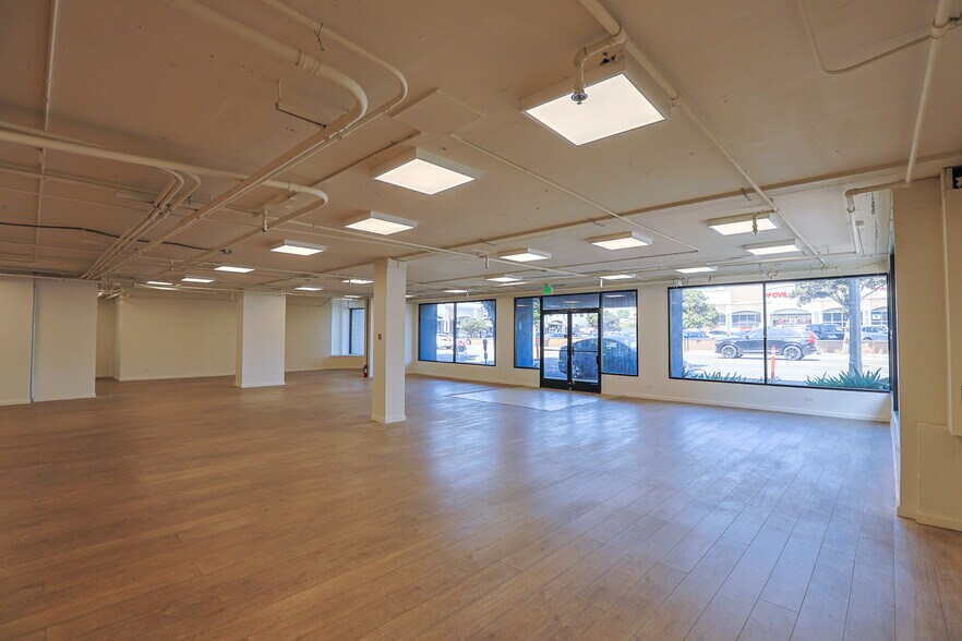 More Photos Of 2500-2512 Santa Monica Blvd, Santa Monica General Retail For Sale