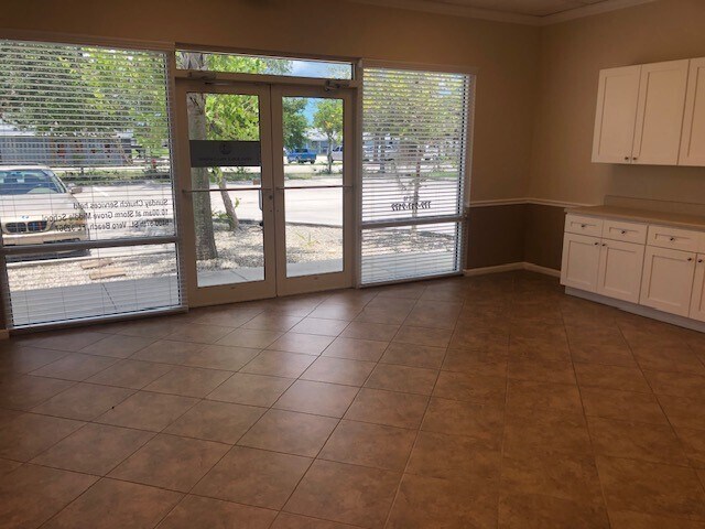 More Photos Of 9035 Americana Rd, Vero Beach Office For Sale