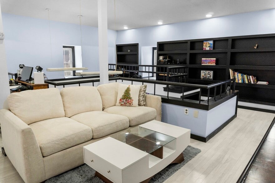 More Photos Of 17-19 Silver Ln, East Hartford Apartments For Sale