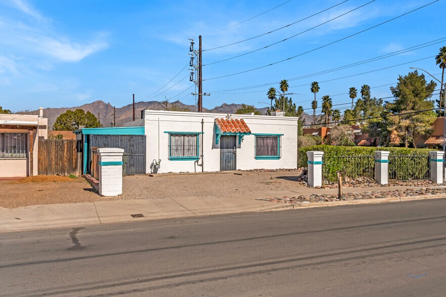 More Photos Of 2901 N Alvernon Way, Tucson Office For Sale