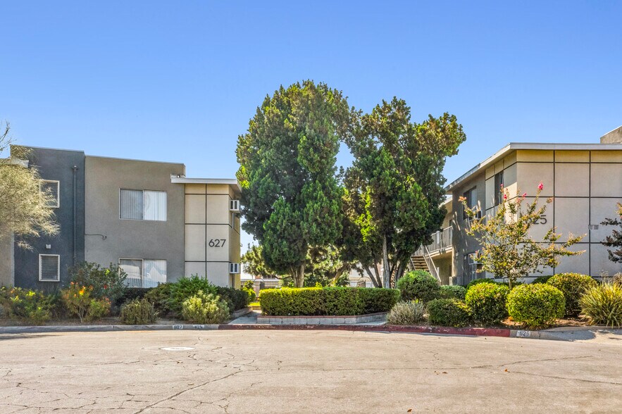 More Photos Of 625-627 S Wabash Ave, Glendora Apartments For Sale
