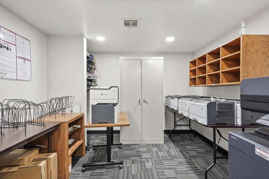 More Photos Of 1015 W Ithica St, Broken Arrow Office For Sale