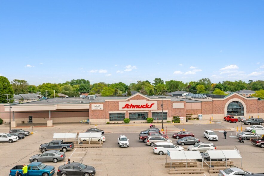 More Photos Of 1319-1413 Creston Park Dr, Janesville Storefront For Sale
