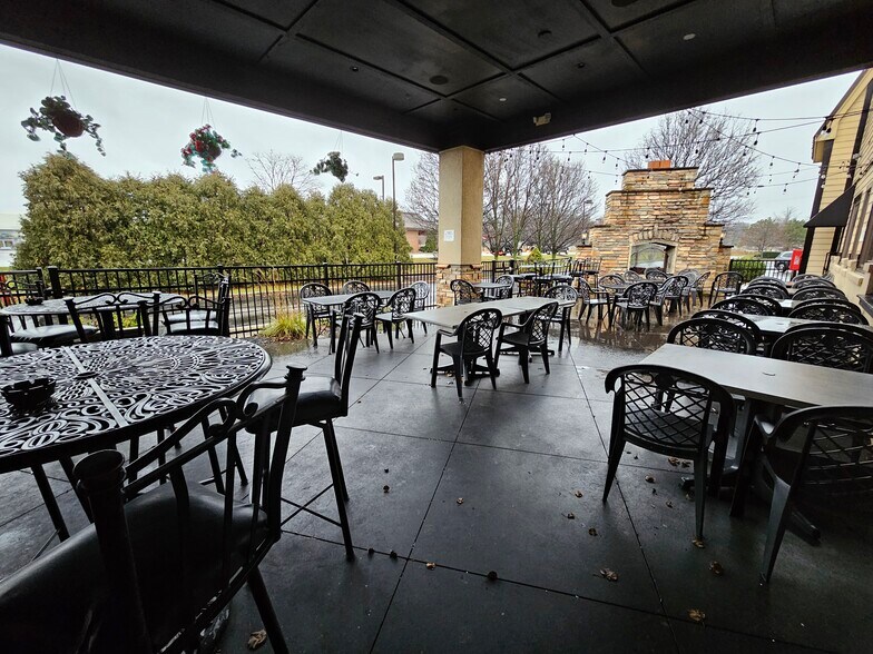 More Photos Of 24940 Sperry Dr, Westlake Restaurant For Sale