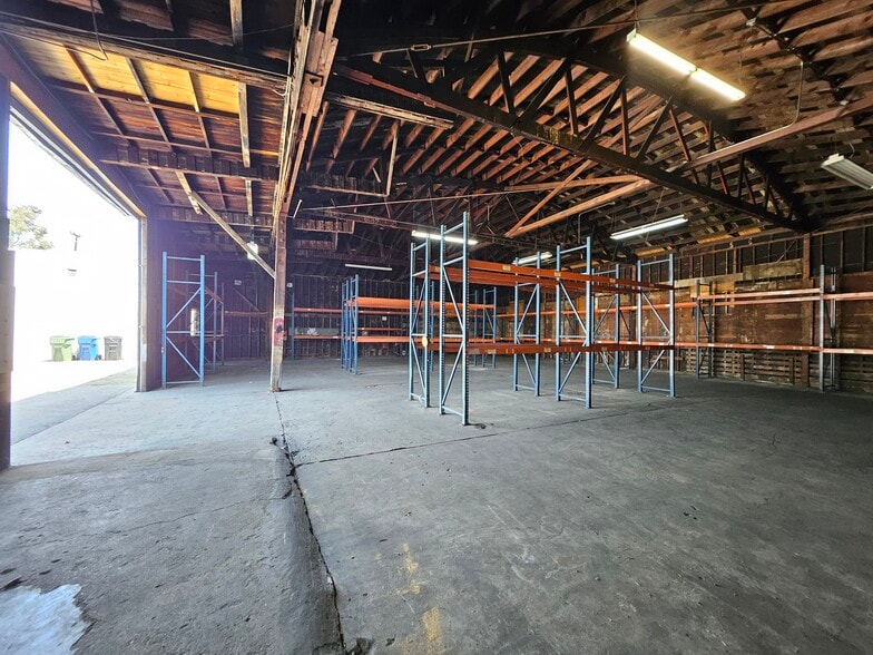 More Photos Of 1144 E Hyde Park Blvd, Inglewood Warehouse For Sale