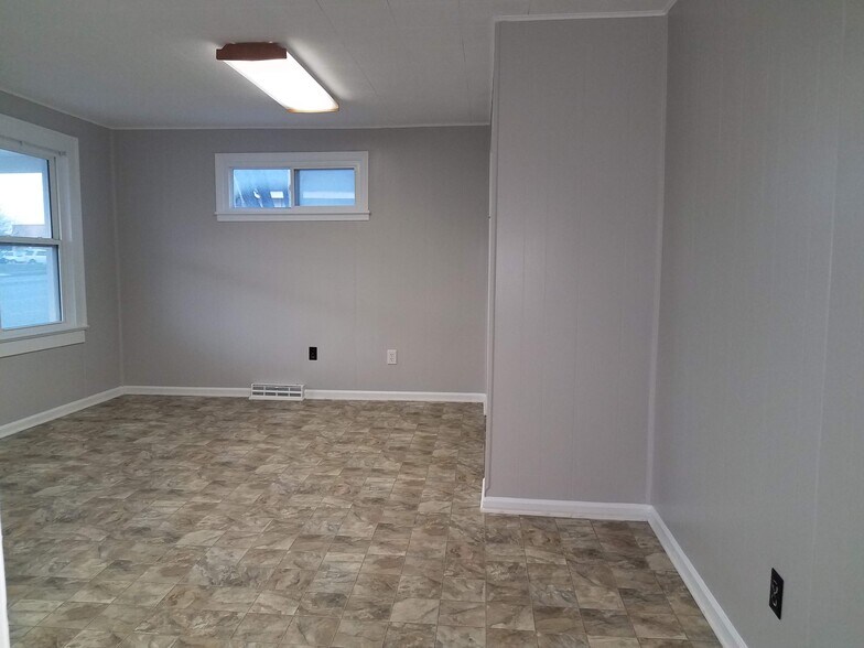 More Photos Of 15145 Metcalf Ave, Overland Park Freestanding For Sale