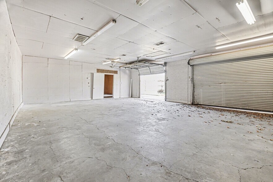 More Photos Of 1004 18th Pl, Plano Office For Lease