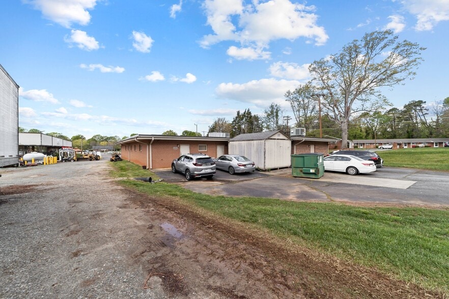 More Photos Of 110 E Wall St, Rural Hall Garden Center For Sale