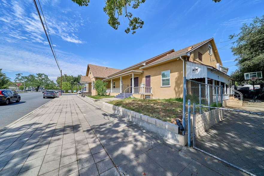 More Photos Of 600 S Towne Ave, Pomona Religious Facility For Sale