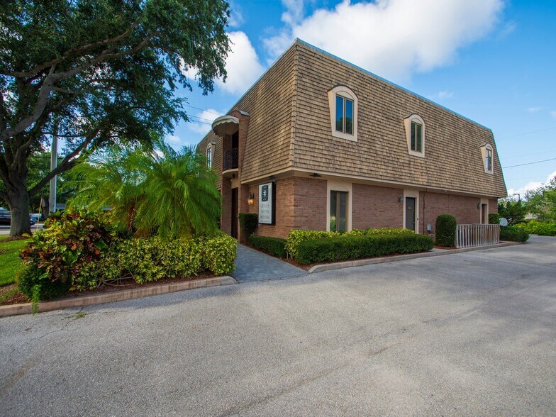 More Photos Of 3885 20th St, Vero Beach Office For Lease