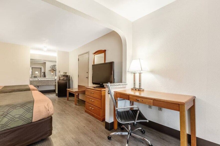 More Photos Of 6045 Macon Cv, Memphis Hotel For Sale