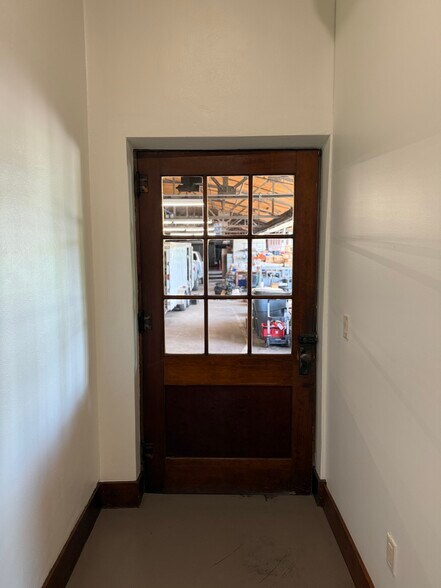 More Photos Of 602 N 6th St, Fairfield Industrial For Lease
