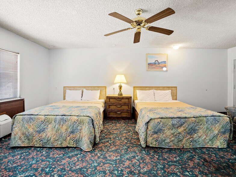 More Photos Of 145 S Main St, Richfield Hotel For Sale