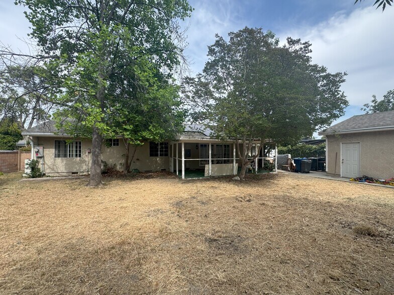 More Photos Of 10811 Amigo Ave, Porter Ranch Specialty For Sale