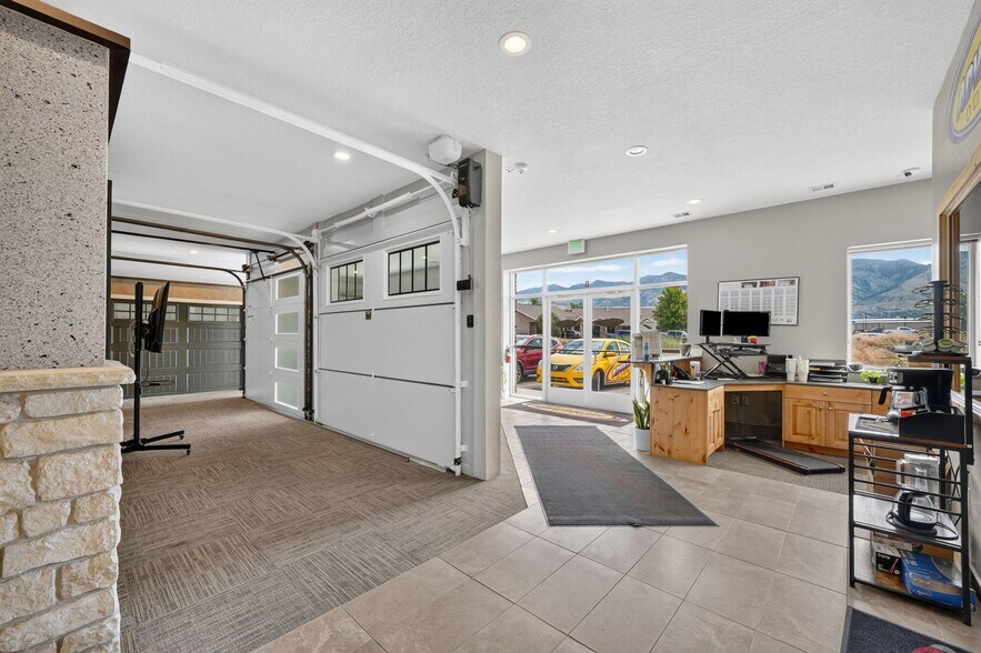 More Photos Of 79 W 3100 N, Hyde Park Flex For Sale