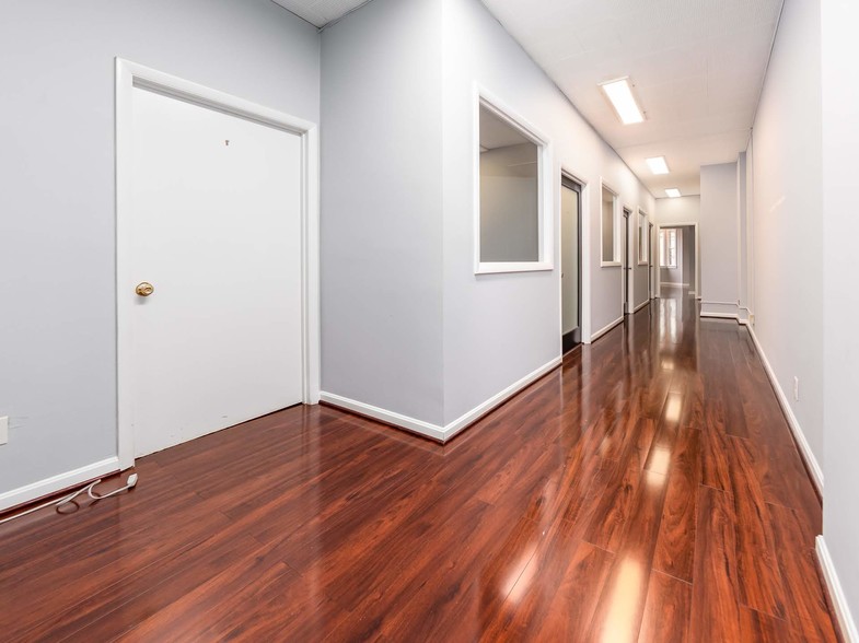 More Photos Of 2420 Wilson Blvd, Arlington Loft Creative Space For Lease