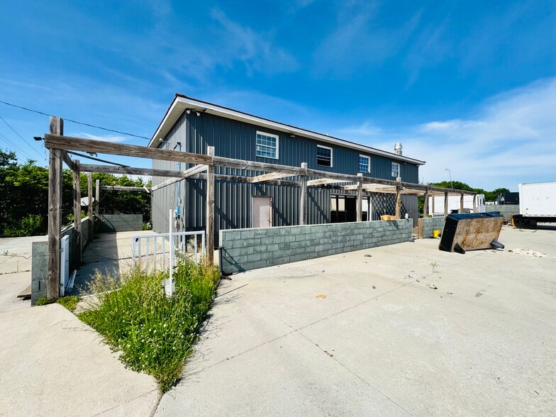 More Photos Of 5252 E 24th St, Indianapolis Warehouse For Sale