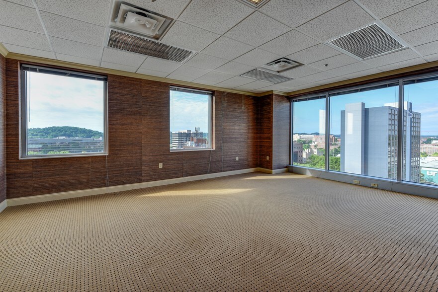 More Photos Of 607 Market St, Knoxville Office For Lease