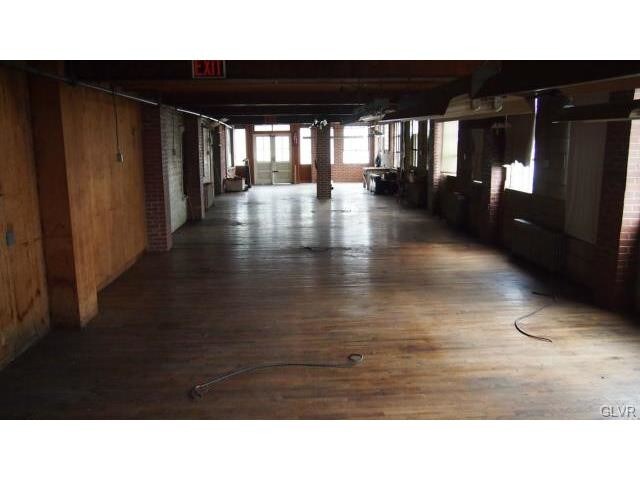 More Photos Of 324-326 Washington St, Walnutport Office For Sale