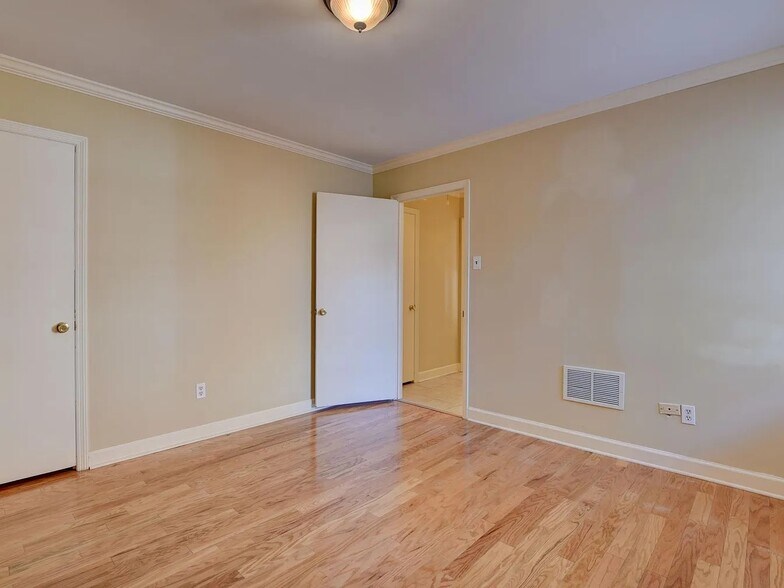 More Photos Of 370 S Fenwick Rd, Memphis Multifamily For Sale
