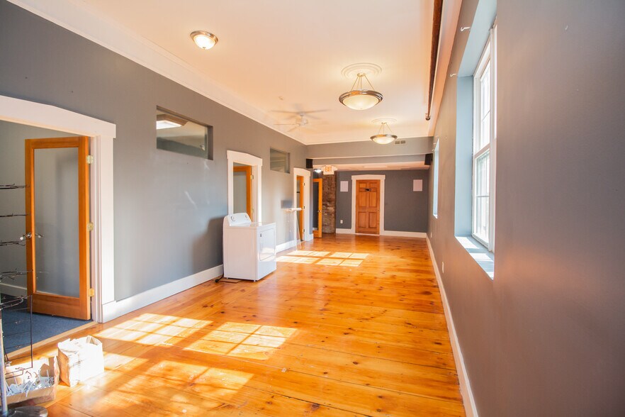 More Photos Of 368 Main St, Southbridge Loft Creative Space For Lease