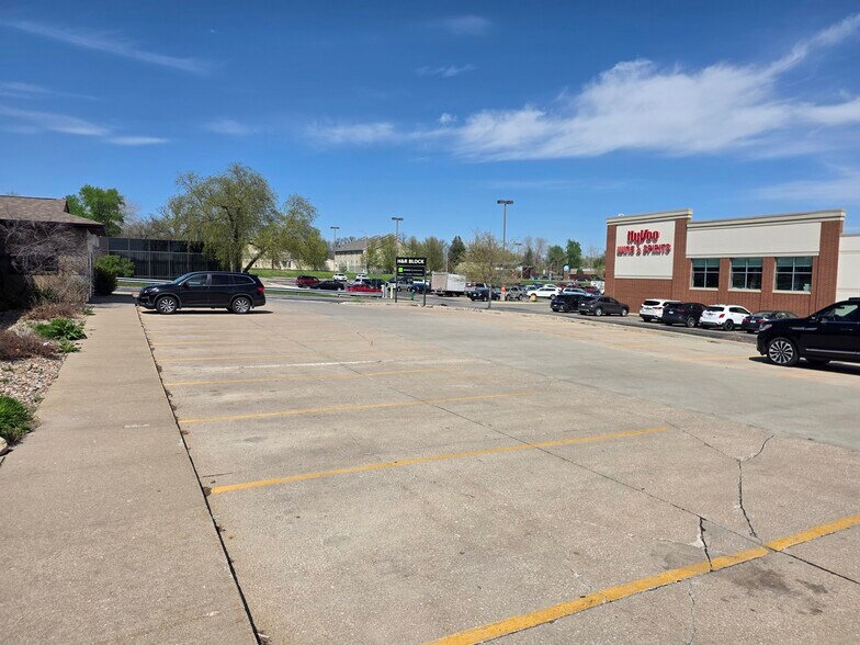 More Photos Of 130 Dotson Dr, Ames Office For Lease