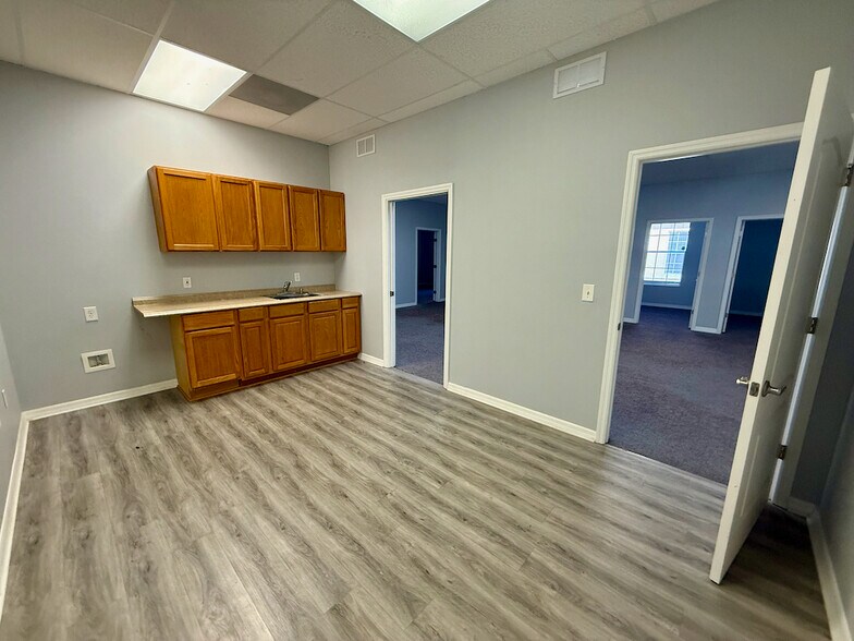 More Photos Of 1038-1040 E Brandon Blvd, Brandon Medical For Lease