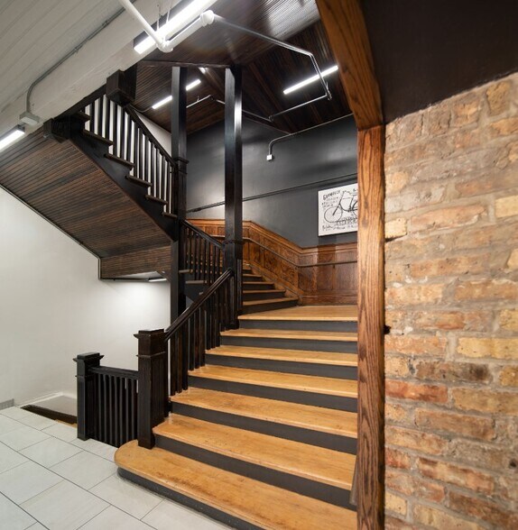 More Photos Of 213 W institute Pl, Chicago Loft Creative Space For Lease