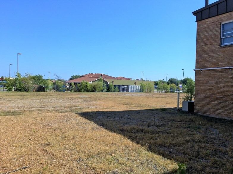 More Photos Of 620 N Edgemoor St, Wichita Warehouse For Sale