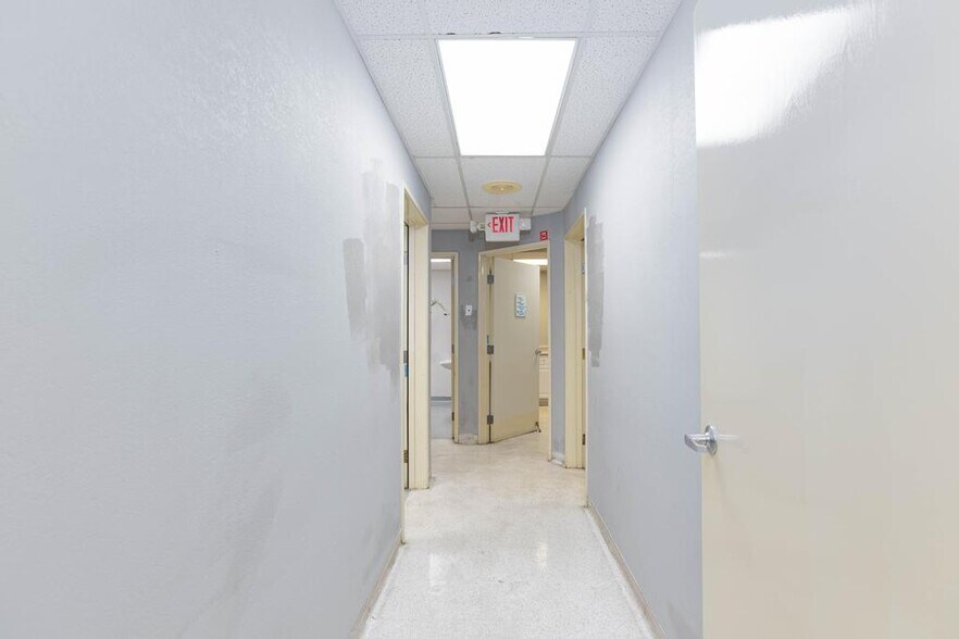 More Photos Of 872 E Sahara Ave, Las Vegas Medical For Lease