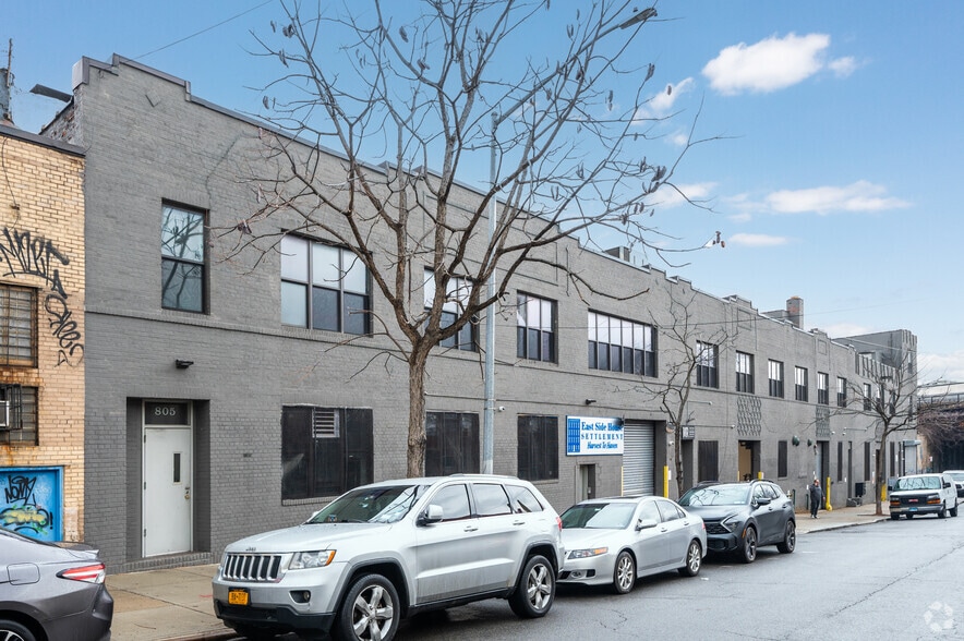 Primary Photo Of 805 E 139th St, Bronx Showroom For Lease