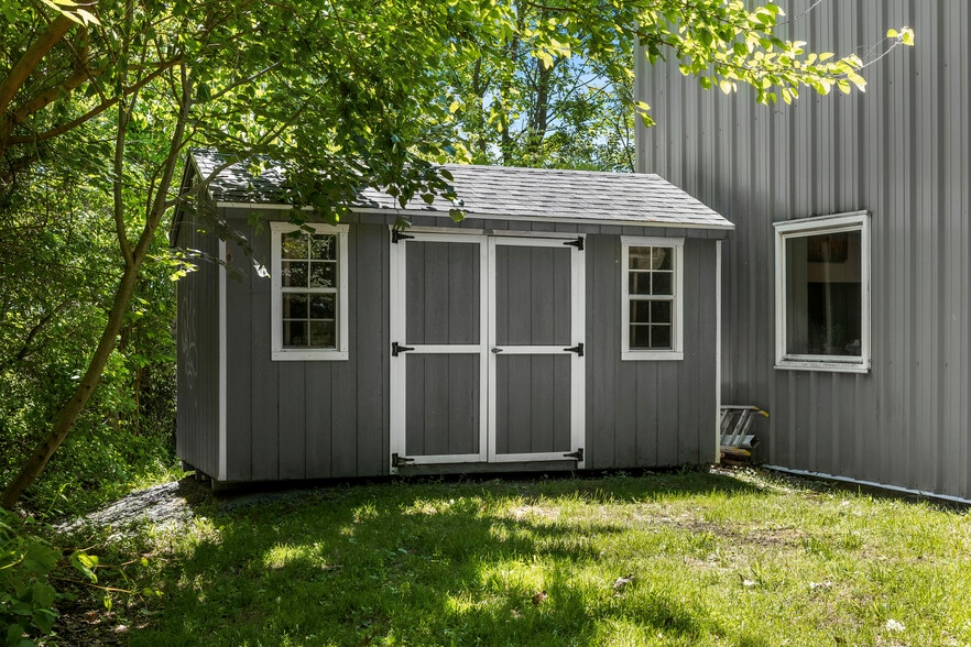 More Photos Of 25 Delaware Ave, Delmar Office For Sale