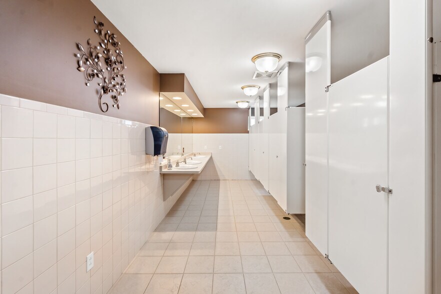 More Photos Of 4647 Reservoir Rd, Geneseo Flex For Sale