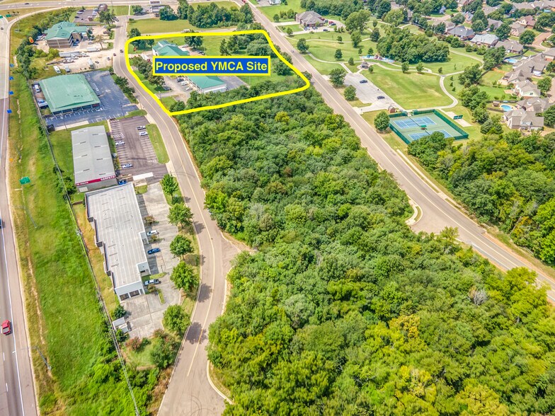 More Photos Of 9875 Huff N Puff Rd, Lakeland Freestanding For Lease