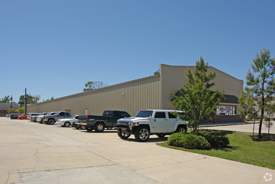 More Photos Of 11114 Cedar Park Ave, Baton Rouge Light Distribution For Lease