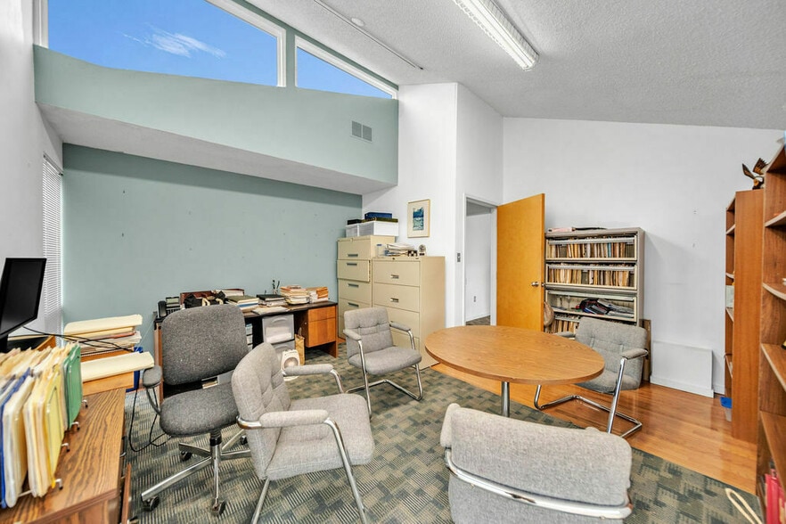 More Photos Of 10801 Connecticut Ave, Kensington Office For Sale