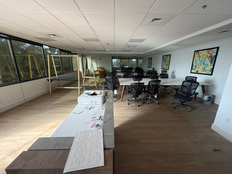 More Photos Of 6698 68th Ave N, Pinellas Park Loft Creative Space For Lease