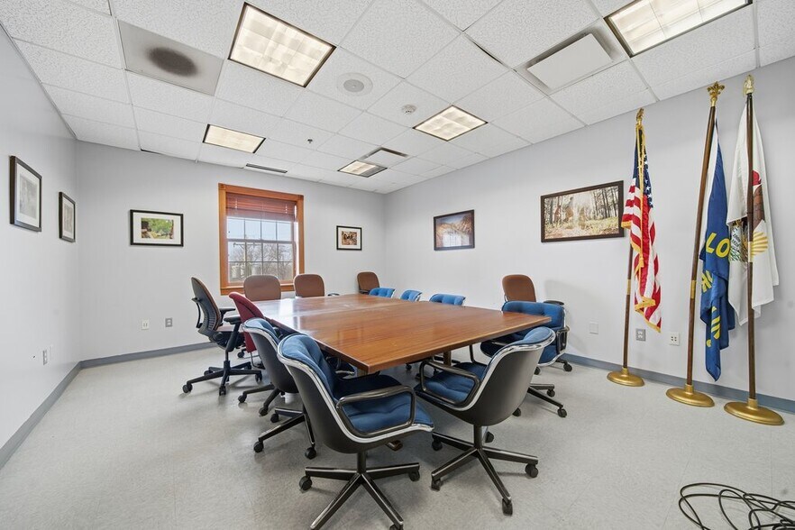 More Photos Of 921 S State St, Lockport Office For Sale