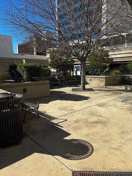 More Photos Of 400 S 4th St, Las Vegas Office For Lease