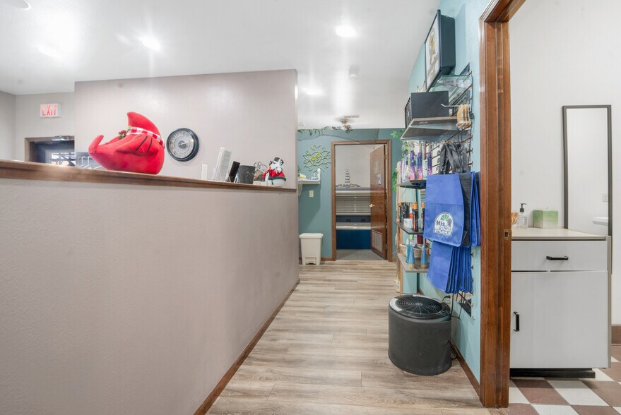 More Photos Of 155 W Menasha Ave, Whitelaw Flex For Sale