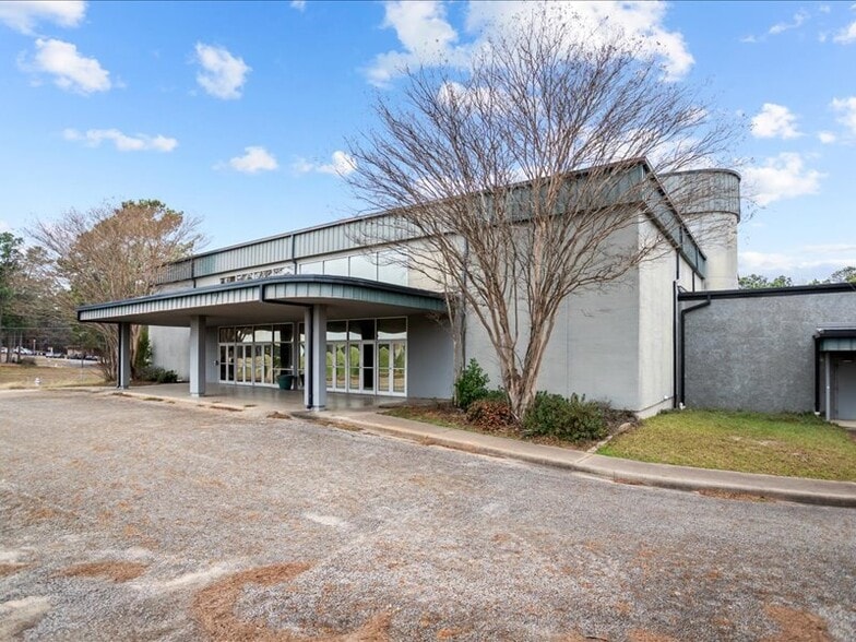 Primary Photo Of 1819 Spring St, Palestine Specialty For Sale