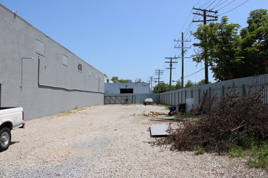 More Photos Of 5143 Bellevue St, Detroit Distribution For Sale