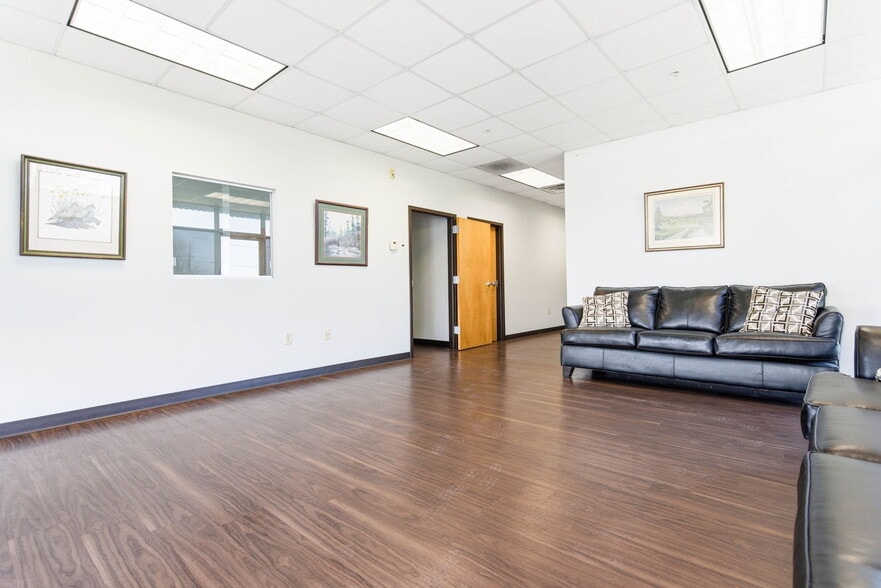 More Photos Of 13720 Aiken Rd, Louisville Warehouse For Sale