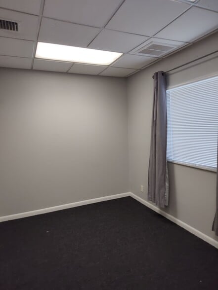 More Photos Of 2721 Vista Pky, West Palm Beach Light Manufacturing For Lease