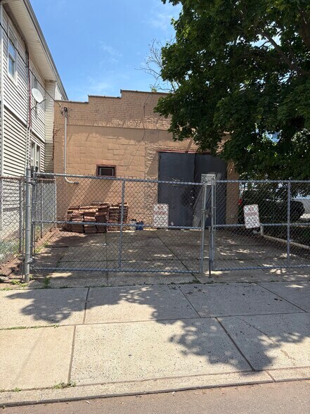 Primary Photo Of 369 Delavan St, New Brunswick Flex For Sale