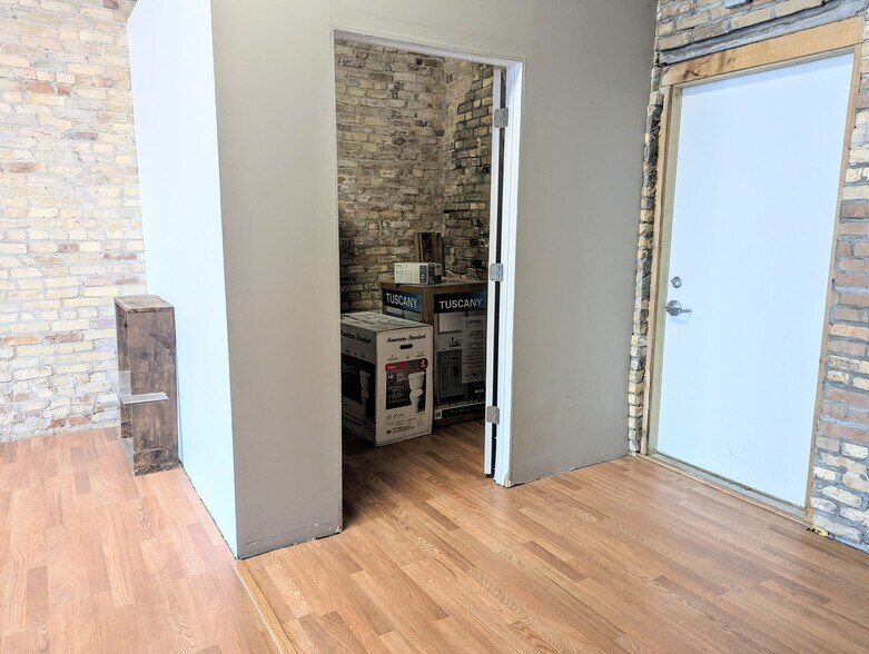 More Photos Of 1017 Washington Ave, Bay City Storefront Retail Residential For Sale