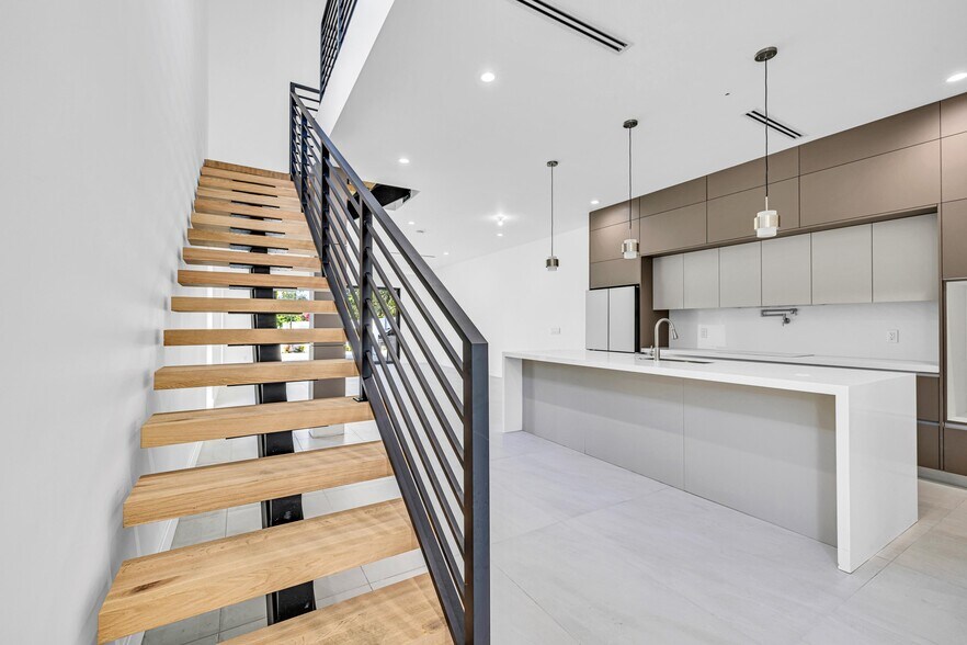 More Photos Of 1233 NE 12th Ave, Fort Lauderdale Apartments For Sale