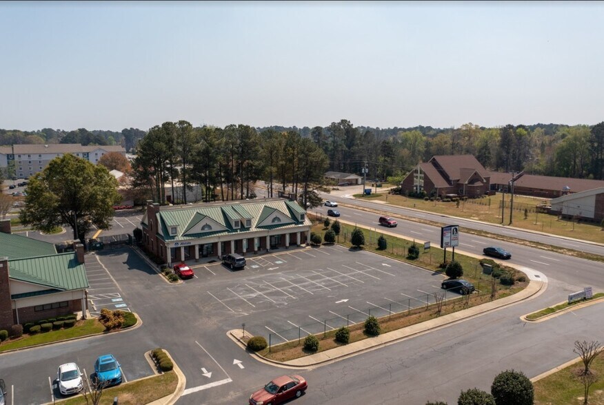 More Photos Of 6408 Brookstone Ln, Fayetteville Medical For Sale