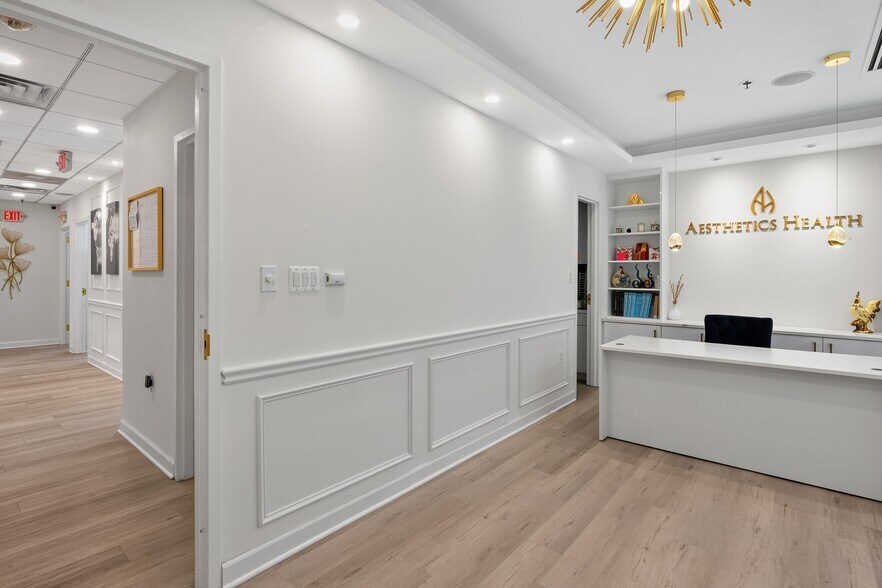 More Photos Of 7601 Lewinsville Rd, McLean Medical For Sale
