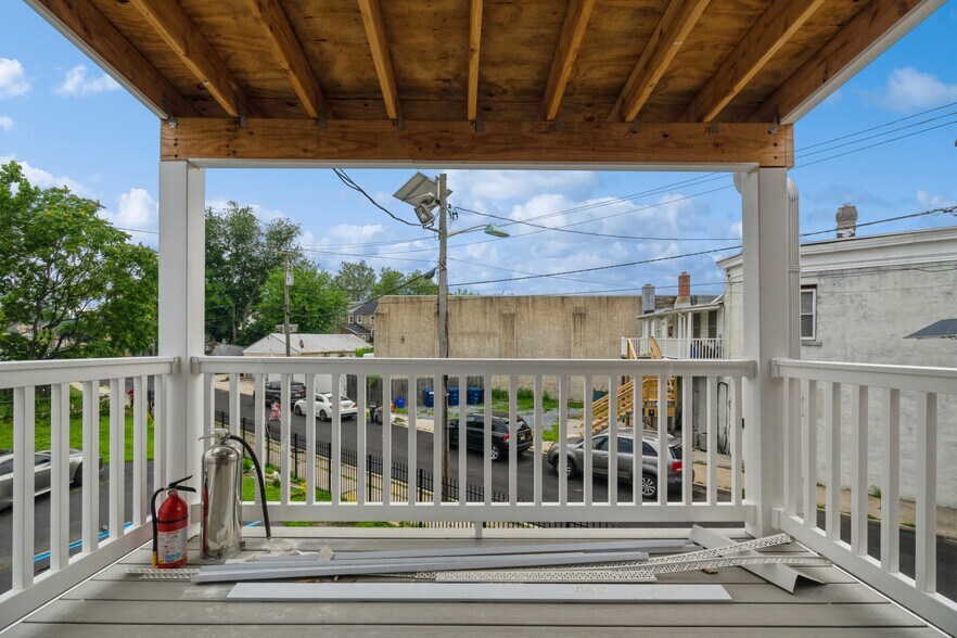 More Photos Of 250 Warren St, Beverly Storefront Retail Residential For Sale